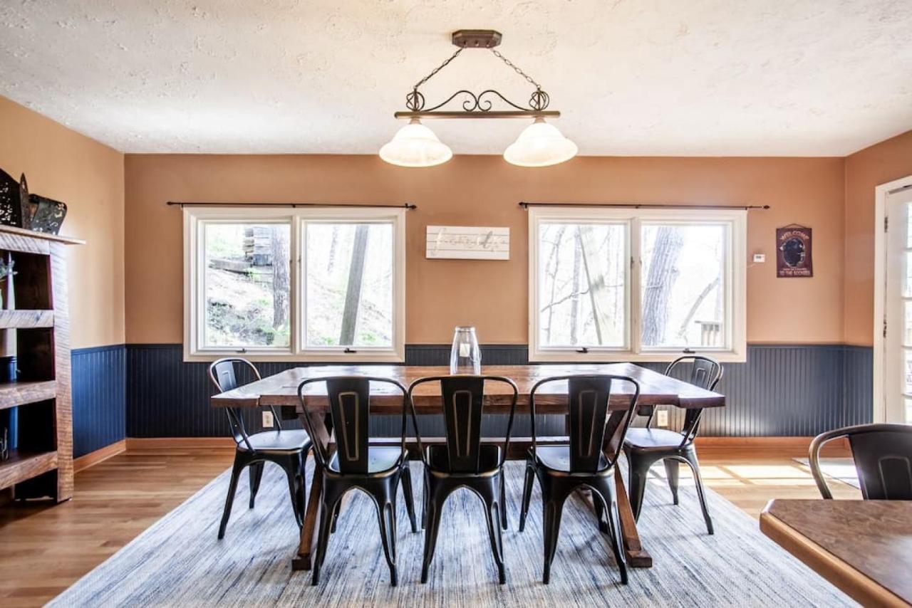 Bear View Chalet With Hot Tub And Near Ober Гатлинбург Экстерьер фото