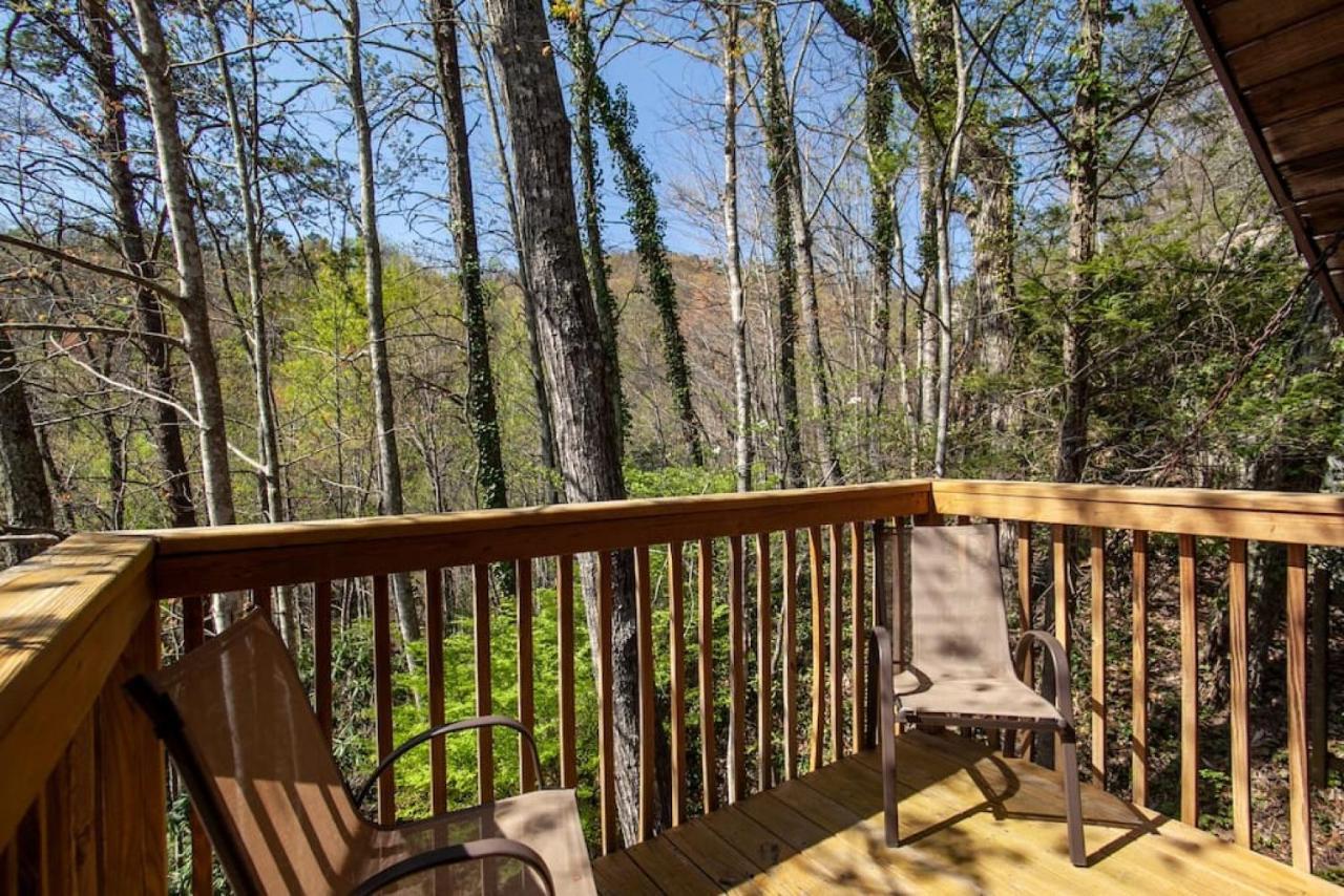 Bear View Chalet With Hot Tub And Near Ober Гатлинбург Экстерьер фото