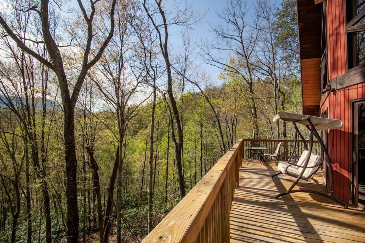 Bear View Chalet With Hot Tub And Near Ober Гатлинбург Экстерьер фото