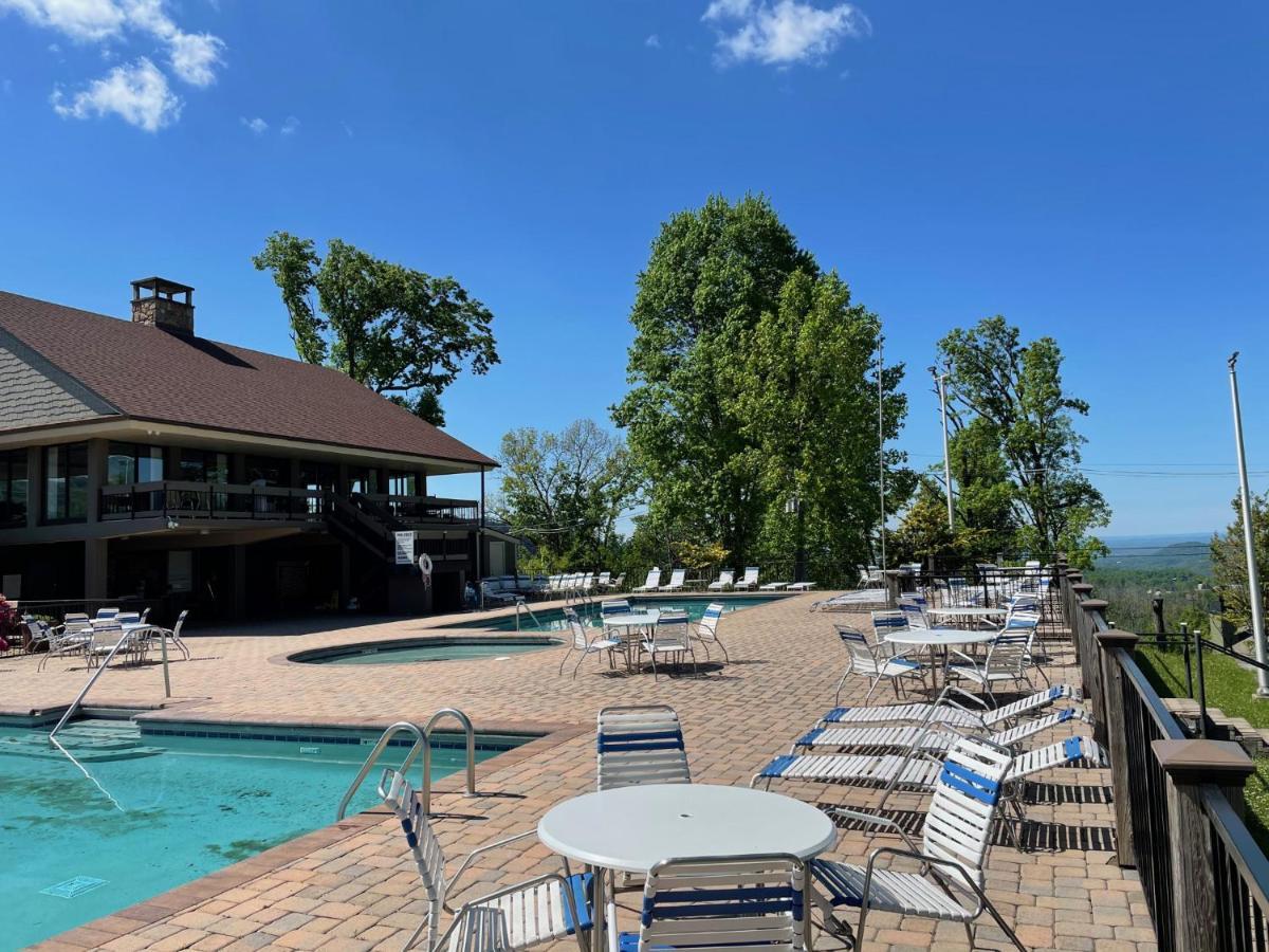 Bear View Chalet With Hot Tub And Near Ober Гатлинбург Экстерьер фото
