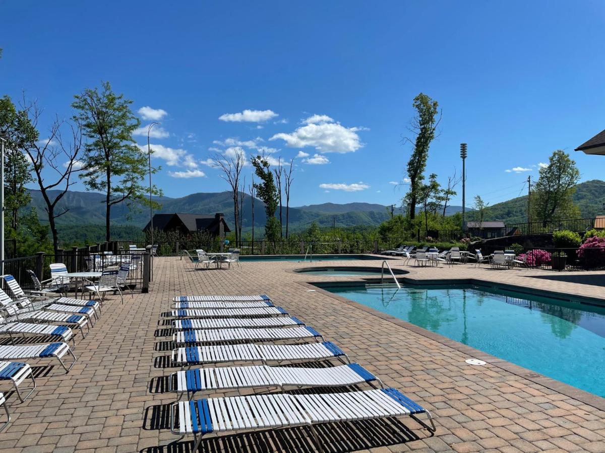 Bear View Chalet With Hot Tub And Near Ober Гатлинбург Экстерьер фото