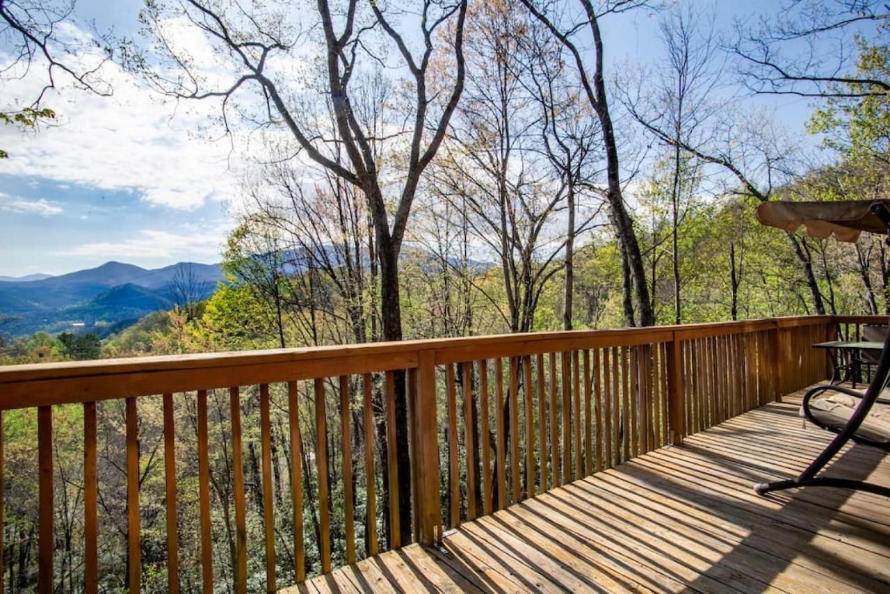 Bear View Chalet With Hot Tub And Near Ober Гатлинбург Экстерьер фото